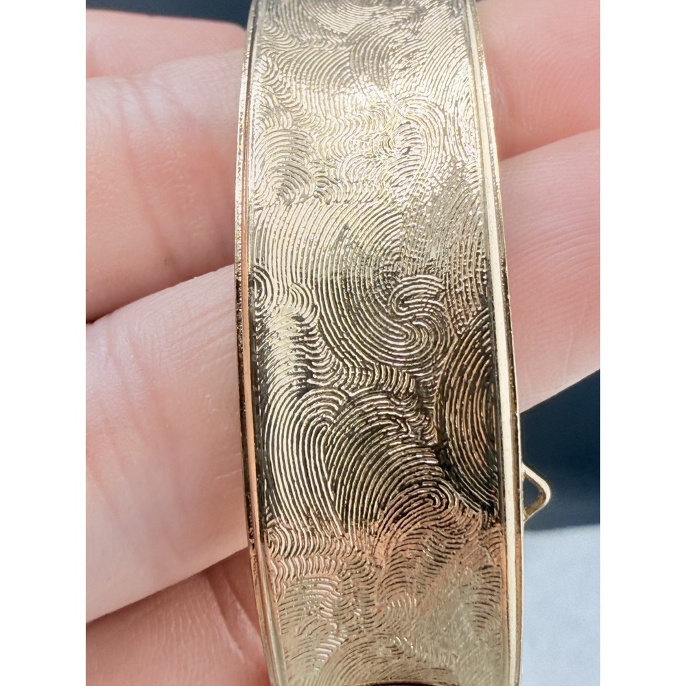 Vintage Sarah Coventry Bangle Bracelet Gold Tone Engraved Textured 7in